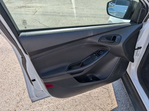 Used 2018 Ford Focus S FWD image 12