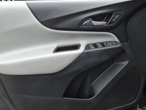 Used 2021 Chevrolet Equinox LS w/ LS Convenience Package FWD image 12