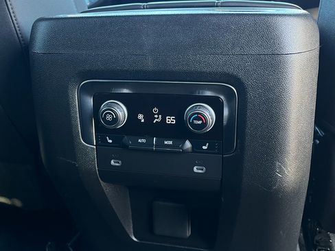 Used 2023 Chevrolet Tahoe Z71 w/ Luxury Package image 22