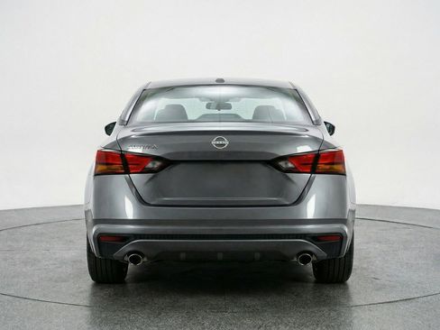 Used 2025 Nissan Altima 2.5 SV image 7