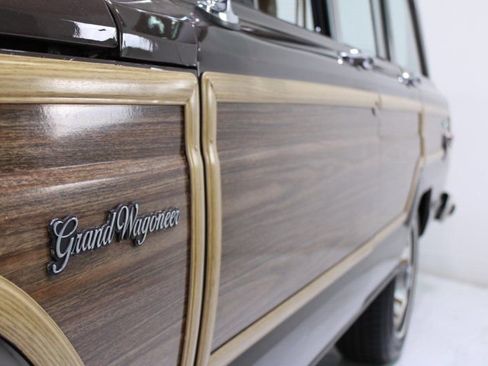 Used 1987 Jeep Grand Wagoneer image 14