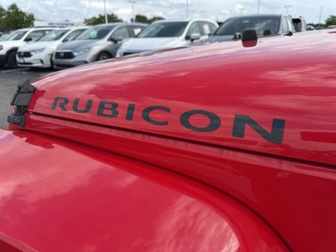 Used 2015 Jeep Wrangler Unlimited Rubicon w/ Connectivity Group AWD/4WD image 4