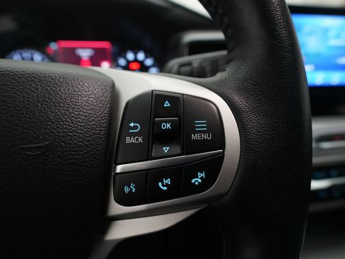 Used 2023 Ford Explorer XLT w/ Equipment Group 202A AWD/4WD image 19