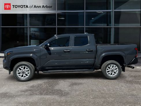Used 2024 Toyota Tacoma SR w/ SR Upgrade Package AWD/4WD image 3