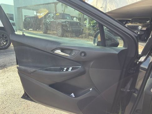 Used 2017 Chevrolet Cruze LS FWD image 4
