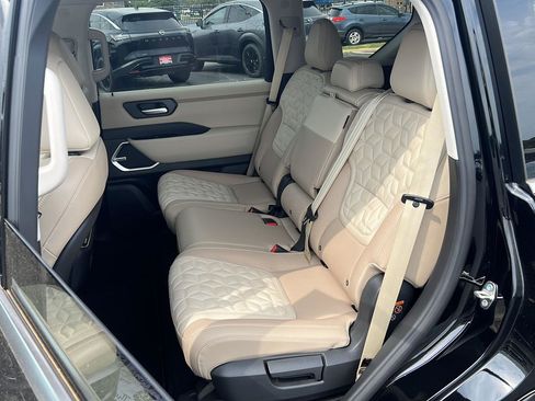 New 2025 Nissan Armada Platinum Reserve image 12