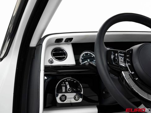 Used 2023 Rolls-Royce Phantom Sedan w/ The Phantom Package image 27