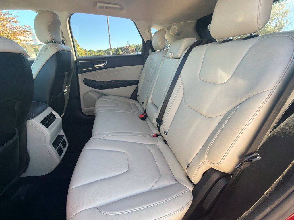 Used 2017 Ford Edge Titanium w/ Technology Package FWD image 6