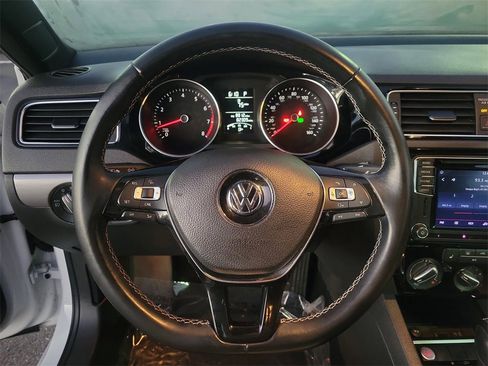 Used 2016 Volkswagen Jetta Sport image 28