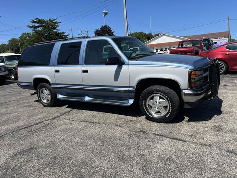 Used 1995 Chevrolet Suburban 4WD image 3