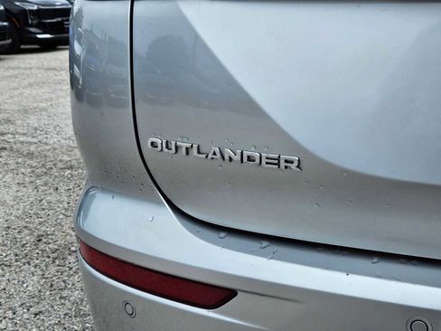 Used 2024 Mitsubishi Outlander SE FWD image 14