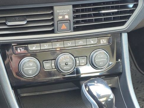 Used 2023 Volkswagen Jetta SE FWD image 24