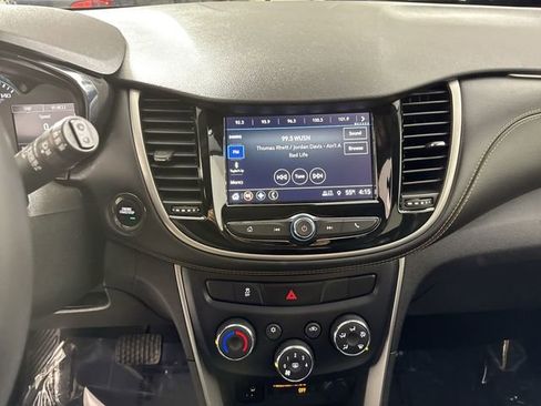 Used 2018 Chevrolet Trax LT w/ LT Convenience Package image 6