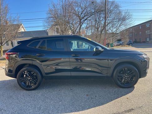 Used 2024 Chevrolet Trax ACTIV w/ Sunroof Package image 6