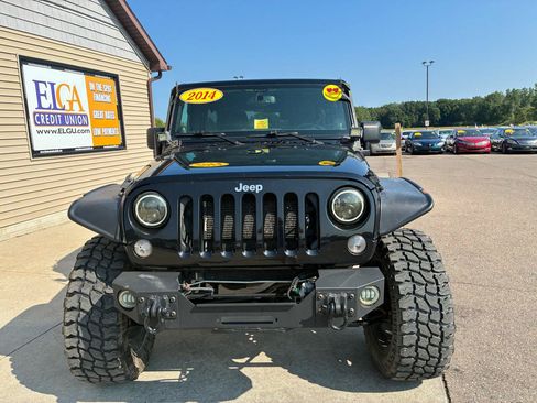 Used 2014 Jeep Wrangler Unlimited Rubicon w/ Connectivity Group AWD/4WD image 2
