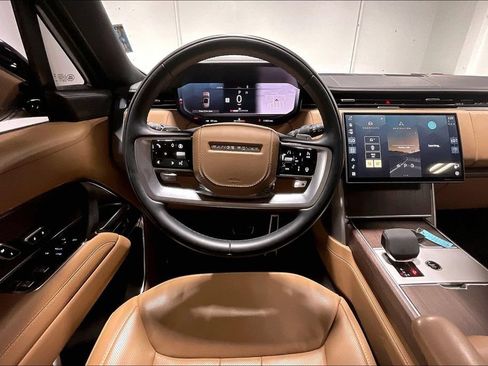 Used 2025 Land Rover Range Rover SE AWD/4WD image 6