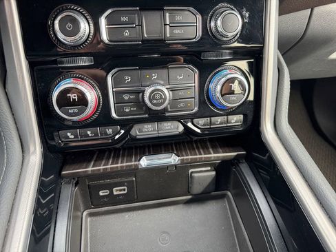 Used 2024 GMC Yukon XL Denali image 23