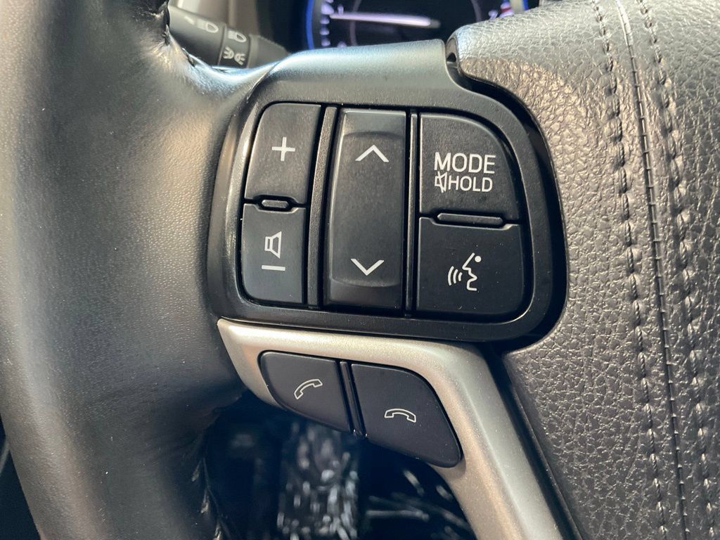 Used 2019 Toyota Highlander Limited AWD/4WD image 12