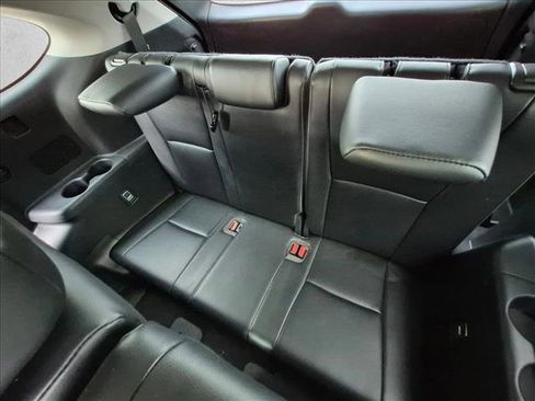 Used 2023 Toyota Highlander XLE FWD image 19
