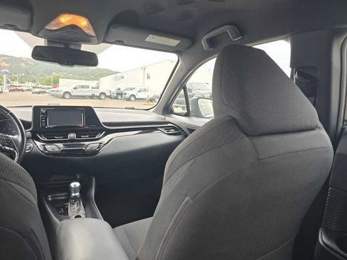 Used 2018 Toyota C-HR XLE FWD image 14