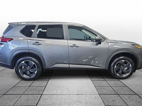 Used 2024 Nissan Rogue SV image 4