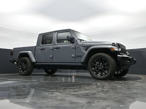 Used 2025 Jeep Gladiator Sport AWD/4WD image 36