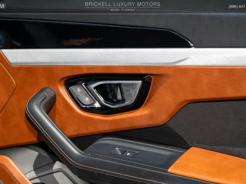 Used 2019 Lamborghini Urus AWD/4WD image 69