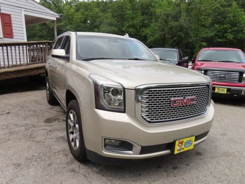 Used 2015 GMC Yukon Denali w/ Premium Package AWD/4WD image 4
