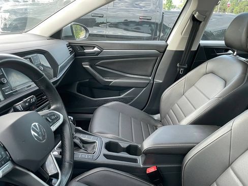 Used 2024 Volkswagen Jetta SE FWD image 5