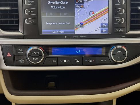 Used 2019 Toyota Highlander XLE image 22