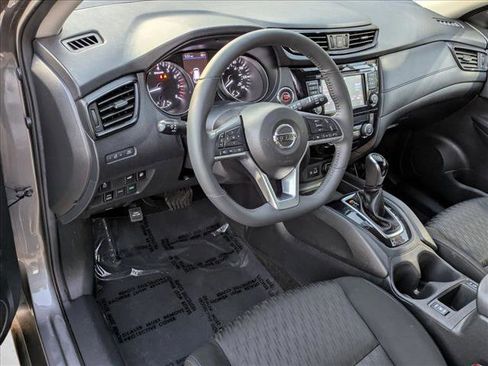 Used 2018 Nissan Rogue SV image 10