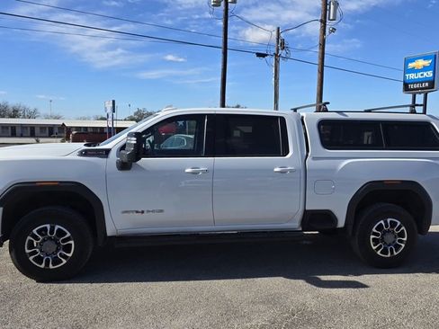 Used 2023 GMC Sierra 2500 AT4 w/ Gooseneck/5TH Wheel Package image 2