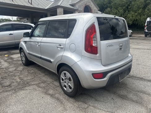 Used 2013 Kia Soul FWD image 5