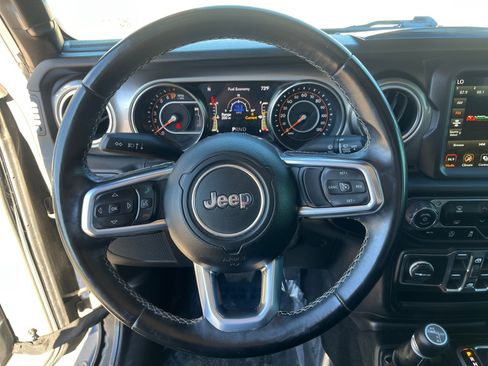 Used 2020 Jeep Gladiator Overland image 9
