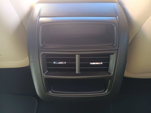 Used 2018 Cadillac XT5 FWD image 21