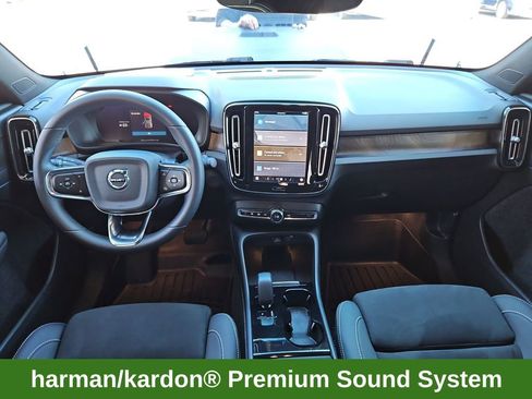 Used 2023 Volvo C40 P8 Recharge Ultimate image 9