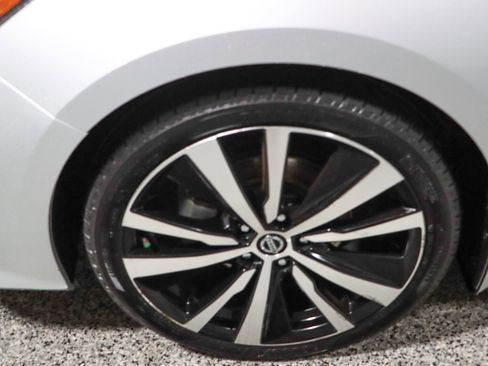 Used 2021 Nissan Altima 2.5 SR FWD image 11