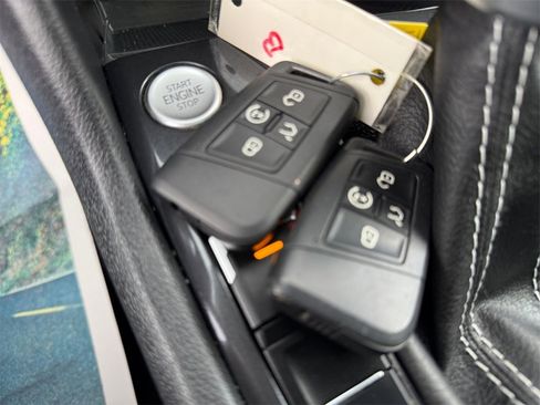 Used 2023 Volkswagen Tiguan SE image 32