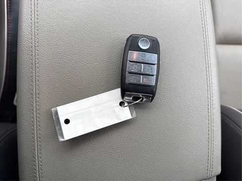 Used 2018 Kia Sedona LX w/ LX Essentials Premium Package image 34