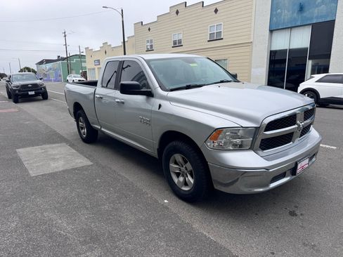 Used 2018 RAM 1500 Classic SLT AWD/4WD image 2