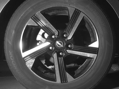 Used 2025 Nissan Sentra SV FWD image 15