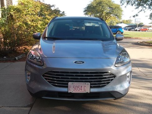 Used 2022 Ford Escape Titanium image 4