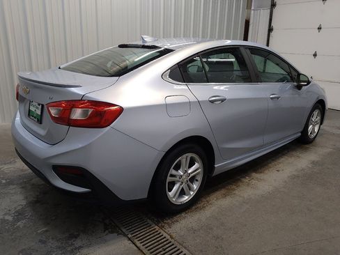 Used 2017 Chevrolet Cruze LT w/ RS Package FWD image 10