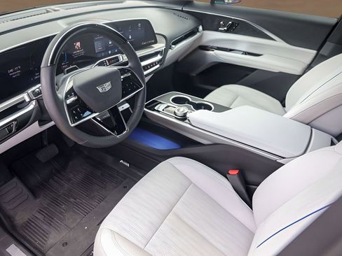 Certified 2025 Cadillac Lyriq Sport AWD/4WD image 9