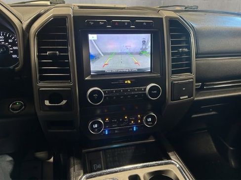 Used 2021 Ford Expedition Max XLT image 19