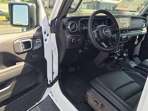 New 2025 Jeep Gladiator Sport image 4