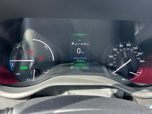 Certified 2024 Toyota Sienna XLE FWD image 23