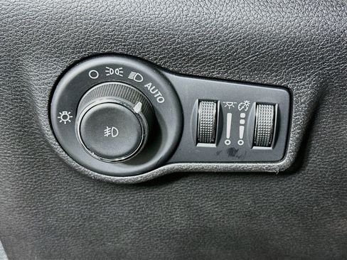 Used 2024 Jeep Compass Latitude AWD/4WD image 17