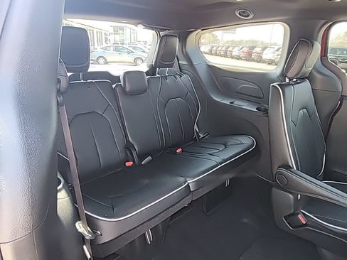 New 2026 Chrysler Pacifica Limited AWD/4WD image 39
