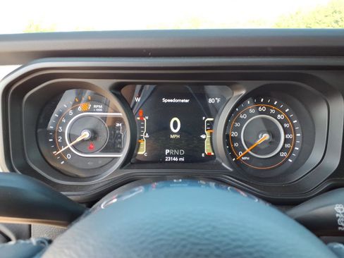 Used 2025 Jeep Wrangler Unlimited Sahara AWD/4WD image 7